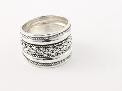 Brede zilveren ring met vlechtmotief en kabelpatronen - maat 17