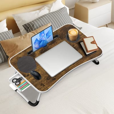 Soontrans Opvouwbare Laptoptafel Met Tablethouder en Bekerhouder, Tafel 60 x 40 cm Lichtgewicht Bedtafel Technisch Ontwerp Multifunctionele Tafel (Kaartsleuf + Bekerhouder + Lade, Bruin)