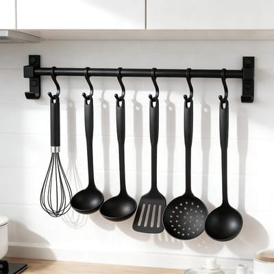Dailygoods- Haaklijst 40 cm - Zwart Aluminium - 6 Verstelbare Haken - Multifunctionele Keukenrailing - Veiligheidsafstand voor Messen - Krasbestendig en Roestvrij - Keukenrek