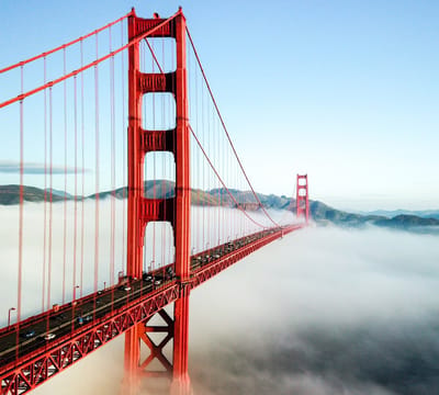 De Golden Gate Bridge in mistig San Francisco - Fotobehang (in banen) - 250 x 260 cm