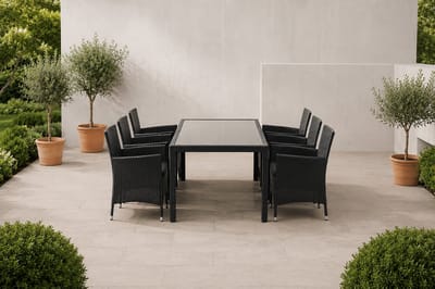 Luxe 9-delige Polyrotan Tuin-eetset – Tuinset met Grote Rechthoekige Glazen Tafel en 8 Comfortabele Stoelen – Weerbestendig, Inclusief Kussens – Zwart Industrohome