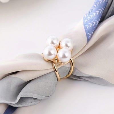 1 PIÈCE Mode Femme Or Fausse Perle Écharpe en Soie Boucle de Combinaison Nœud d'Angle Anneau Écharpe Multifonctionnelle Boucle Fixe Broche Femme 2.8CM gray