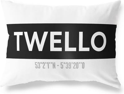 Tuinkussen TWELLO - GELDERLAND met coördinaten - Buitenkussen - Bootkussen - Weerbestendig - Jouw Plaats - Studio216 - Modern - Zwart-Wit - 50x30cm