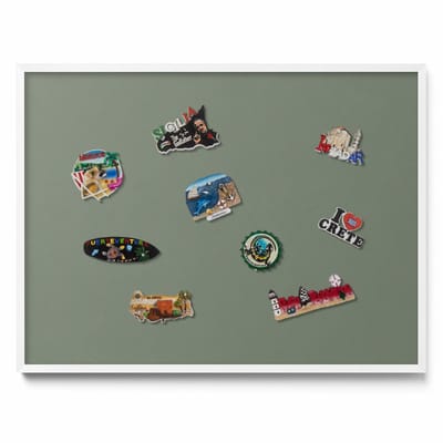 Tulup Magneetbord met Witte Frame - Olijf Magneetbord Met Effen Achtergrond - 80 cm x 60 cm - Olijfkleur - Magneetbord voor Herinneringen - Magnetisch Bord voor Magneten - Magneetbord voor Foto's en Notities
