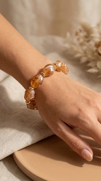 Lundholm luxe Armband Dames Kralen bruin - Premium Stainless Steel Jewellery Kralenarmband Hartjes - my Mace Serie - in Luxe Geschenkverpakking cadeau voor vrouw verjaardag - Vrouwen Cadeautjes