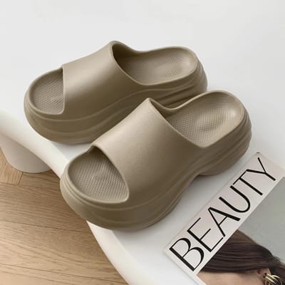 Pantoufles à plateforme épaisse tendance pour femmes Été 2025 Sandales à compensées antidérapantes Femme Extérieur Pantoufles Eva à semelle épaisse pour femmes 40-41 brown