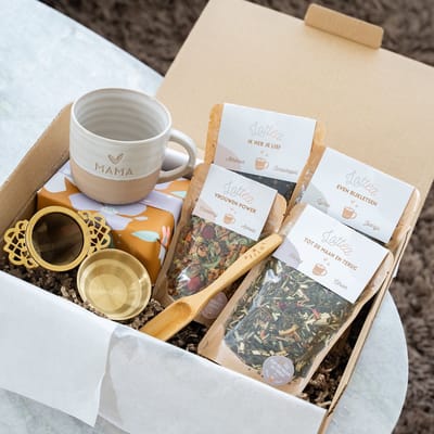 Lottea Giftbox Super Deluxe 'Mama de Liefste' - cadeau mama, cadeau moeder, cadeau moederdag, verjaardag mama, theebox, thee cadeau, theepakket, moederdag pakket, verse thee, losse thee, moederdag cadeautje mok, moederdag geschenkset