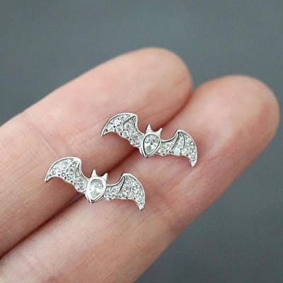 Huitan Persoonlijkheid Vleermuisvormige Oorbellen Zilverkleurig Oorpiercing Oorbellen voor Vrouwen Grappig Cadeau Chique Mode Sieraden brown