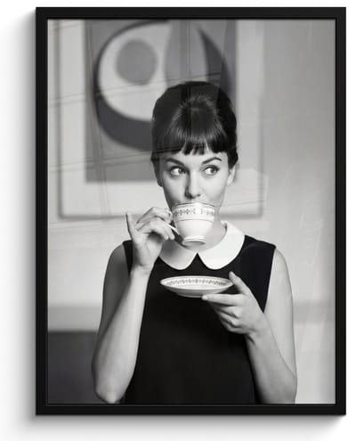 Poster in lijst - Fotolijst 60x80 cm - Posters - Portret - Thee - Vrouw - Posterlijst zwart - Decoratie - Wanddecoratie woonkamer - Muurdecoratie slaapkamer