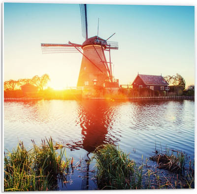 WallClassics - PVC Schuimplaat- Zonlicht langs Hollandse Molen aan het Water - 50x50 cm Foto op PVC Schuimplaat