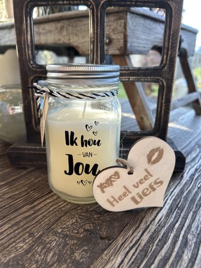 Creaties van Hier - Black & White scented candles Ik hou van jou met houten hartje – 13,5 cm – vanille
