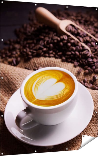 Gards Tuinposter Kopje Koffie in een Hartje met Koffiebonen - 120x160 cm - Tuindoek - Tuindecoratie - Wanddecoratie buiten - Tuinschilderij