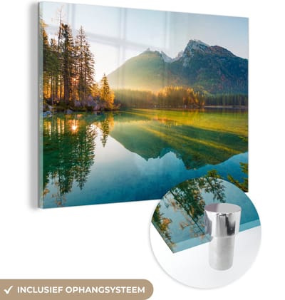 Glasschilderij - Acrylplaat - Meer - Water - Groen - Bergen - Boom - Muurdecoratie - Schilderij glas - Acrylglas - Foto op glas - 160x120 cm - Glasschilderij natuur - Wanddecoratie