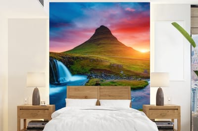 Behang - Fotobehang Waterval - Berg - Mos - Zonsondergang - Natuur - Breedte 195 cm x hoogte 260 cm