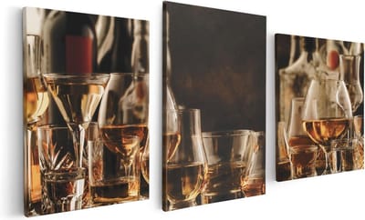 Artaza Canvas Schilderij Drieluik Glazen met Sterke Drank - Flessen - 120x60 - Foto Op Canvas - Canvas Print