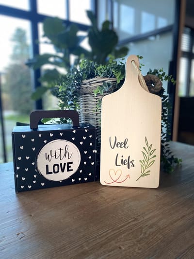 Creaties van Hier - serveerplankje - cadeaupakket kaarsjes - with love - 35 cm - hout