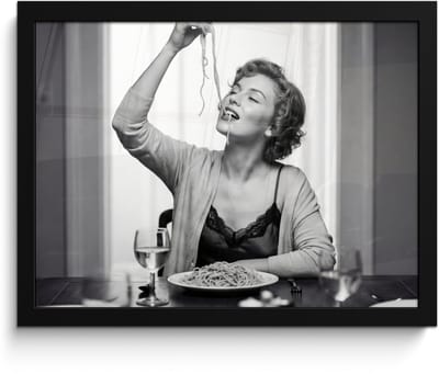 Poster in lijst - Fotolijst 40x30 cm - Posters - Vrouw - Spaghetti - Zwart - Wit - Posterlijst zwart - Decoratie - Wanddecoratie woonkamer - Muurdecoratie slaapkamer