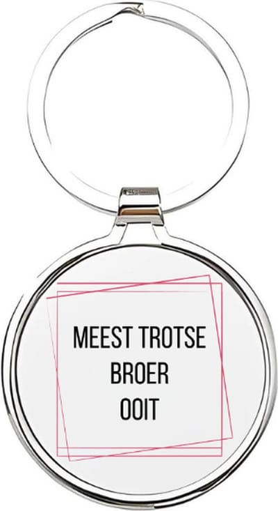 Akyol - meest trotse broer ooit Sleutelhanger - Broer - de leukste broer - broer sleutelhanger - broers sleutelhanger - sleutelhanger voor je broer - familie sleutelhanger - verjaardagscadeautje - broer cadeau - brother - broertje - 4 x 7,5 CM