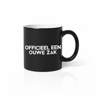 Zwarte Magic Mok 330ml – “Officieel een ouwe zak” Grappige Verjaardag Mok – Stoer Humor Cadeau – Zwarte Keramische Thee- en Koffiemok