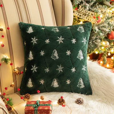 Qelus Shaggy Pluche Kussenhoes Zonder Binnenkussen 45x45 cm - Groen met Zilver Borduurd Kerstboom & Sneeuwvlok - Onzichtbare Rits - Voor Woonkamer & Kerst