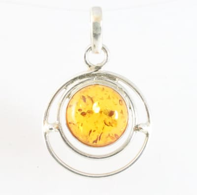 Ronde opengewerkte zilveren hanger met amber