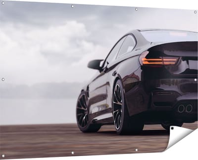 Gards Tuinposter Zwarte Sportwagen Auto van Achter - 150x100 cm - Tuindoek - Tuindecoratie - Wanddecoratie buiten - Tuinschilderij
