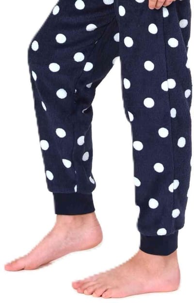 Behaaglijke Meisjespyjama in koraalrode fleece met stippenlook