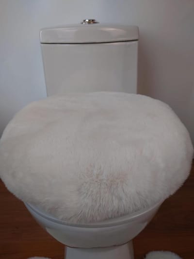 Toiletzitting Kussen - WC Dekselhoes - Comfort Verhogend - Imitatie Konijnenbont - 48 x 50 cm - Gebroken Wit