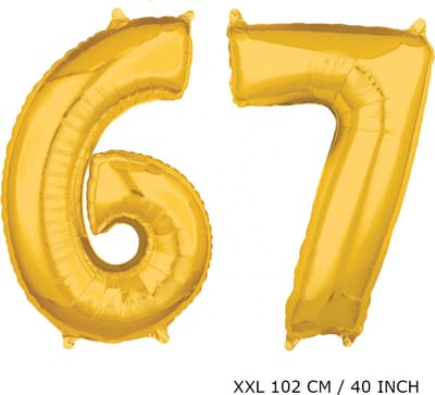 Mega grote XXL gouden folie ballon cijfer 67 jaar. Leeftijd verjaardag 67 jaar. 102 cm 40 inch. Met rietje om ballonnen mee op te blazen.