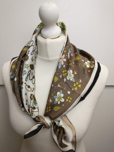 Vierkante dames sjaal Wies fantasiemotief zwart wit bruin geel blauw roze groen 90x90