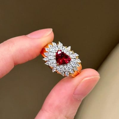 Retro rechtbankstijl Hoge kwaliteit sprankelende rode hartvormige ringen voor dames glanzende inlay diamant robijn ring bruiloft sieraden resizable beige