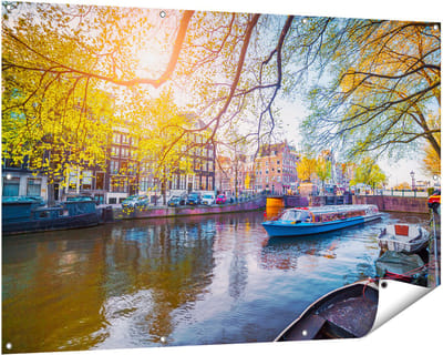 Gards Tuinposter Amsterdamse Gracht tijdens het Voorjaar - 150x100 cm - Tuindoek - Tuindecoratie - Wanddecoratie buiten - Tuinschilderij