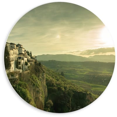 Forex Wandcirkel - Stad aan de Bergen - 60x60cm Foto op Wandcirkel (met ophangsysteem)