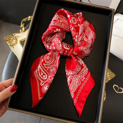 Luxe Print Dames Satijnen Vierkante Sjaal Dames Imitatie Zijden Sjaal Ademend Winddicht Nekdoek Mode Accessoire 70x70cm rood