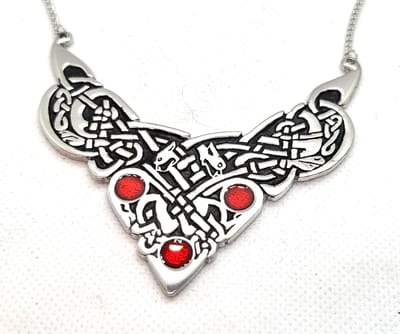 Driehoek ketting met Bourgondië rood emaille (PG01)