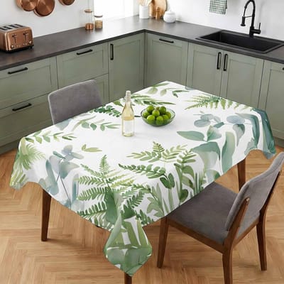 Fabriquée en polyester de première qualité, cette nappe présente un tissage jacquard fin, des broderies florales et des découpes ajourées.. Il est résistant à la chaleur et à la poussière. 90x140cm gray
