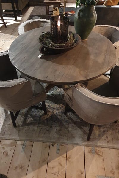 Aura Peeperkorn| ronde eettafel| 135 cm/ teakhout| eettafel NYNKE van AURA PEEPERKORN| ronde eettafel| eettafel diameter 135 cm
