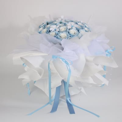 La Roselle Amsterdam Luxe Kunstrozenboeket Blauw Wit met strikjes kunst rozen