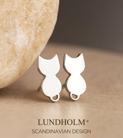 Lundholm Kleine Oorknopjes Dames Zilver kleurig Kat Poesje – Premium Stainless Steel – Cadeautje Meisje - Katten Oorbellen - Waterproof & Hypoallergeen – Luxe Geschenkverpakking