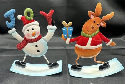 Metalen Kerstfiguren op standaard - Set van 2 stuks - Rendier en Sneeuwpop- Kerstdecoratie - Hoogte 13 x 11 x 10 cm - Seizoens decoratie - Kerst decoratie