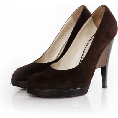 Yves Saint Laurent, suède pump met architectonische hak
