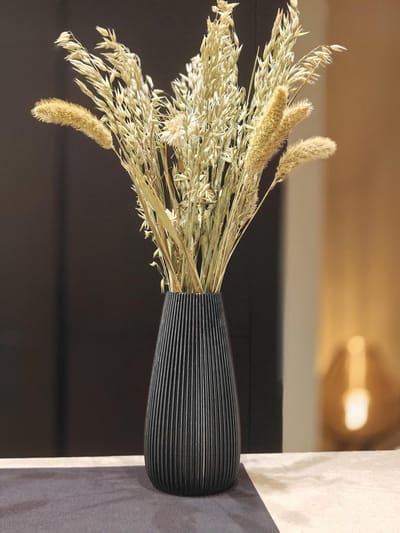 Vaas Luna - bloemenvaas- Zwart (22 cm) voor droogbloemen - Vaas voor zijden bloemen - Woonaccessoires droogbloem - Handgemaakt van duurzaam PLA-materiaal - lichtgewicht en stijlvol - Perfecte interieurdecoratie voor woonkamer