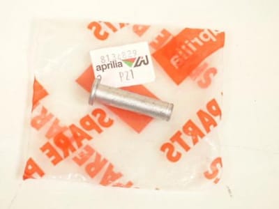 achterste voetsteunas, diameter 8 mm, voor Moto Guzzi 750 V7, bouwjaar 2008 t/m 2013, artikelnummer AP8134829, nieuw