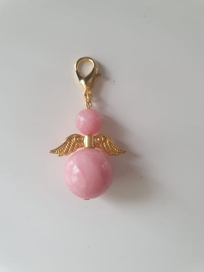 Beschermengel Rose Chalcedoon hanger goud, tashanger, sleutelhanger, geluksengel, kerstengel, kersthanger, kerst ornament, kerst, cadeau, autodecoratie, geluksengel, bescherm engel, engel, edelsteen, spiritueel, babyshower