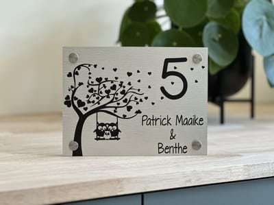 Naambordje / huisnummer voordeur boom met uiltjes 15x20cm rvs look