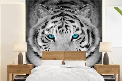 Behang - Fotobehang Dieren - Tijger - Ogen - Blauw - Zwart wit - Breedte 220 cm x hoogte 240 cm