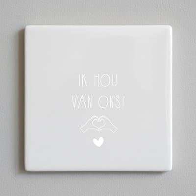 Ik Hou Van Ons Keramische Tegel – Minimalistische Liefde Quote met Handen Hart – Romantische Woondecoratie – 15 × 15 cm