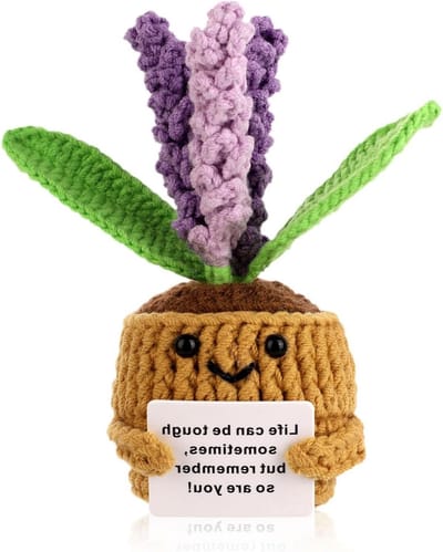 Schattige Gehaakte Lavendel Planten in Pot, 14cm, Perfect als Cadeau voor Vriend, Thuis en Kantoor Decoratie, Positieve Bloem voor een Vrolijke Sfeer