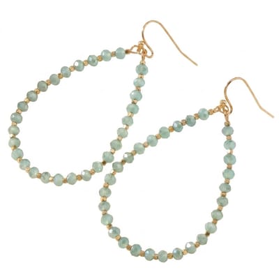 Lichtblauwe oorbellen dames kralen oorhangers druppelvormige oorbellen met glaskralen minimalistische oorbellen geometrische oorhangers goudkleurige details sieraden voor dagelijks gebruik en feest
