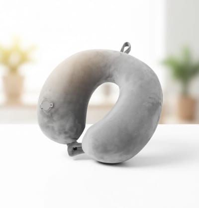 Maison Elara Opblaasbaar Reiskussen voor Vliegtuig – Neksteunkussen voor Reizen, Verstelbaar & Compact Vluchtkussen, Ergonomische Neksteun voor Volwassenen – Met Oordopjes, Oogmasker en Draagtas, Grijs, 30x30x10 cm
